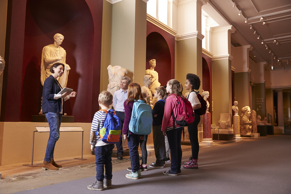 Explore the World of Art with Us: Unique Adventures for Kids in Museums and Exhibitions